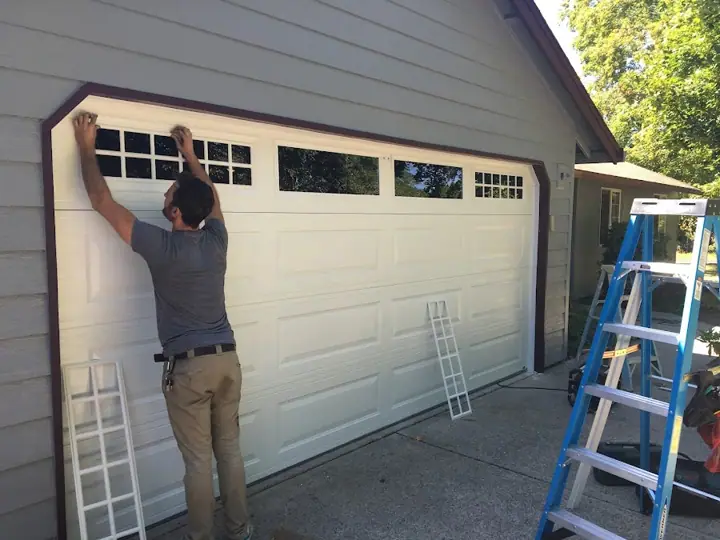 D Bar Garage Doors, garage door company in Milwaukie