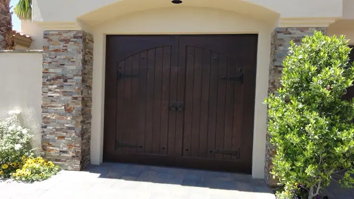 Genos Overhead Doors & Gates, garage door company in Palm Springs