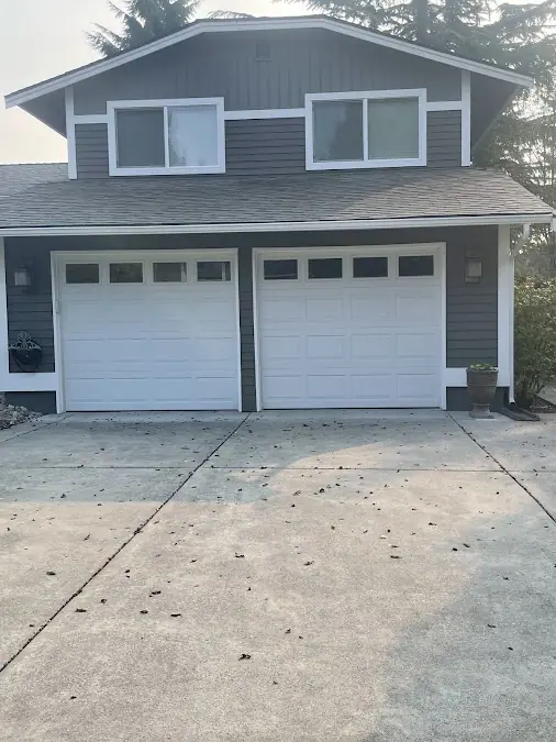 Tomys garage door, garage door company in Renton