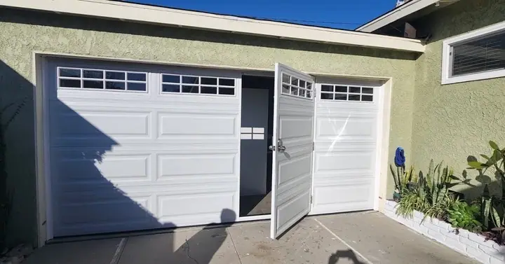 Banegas Garage Doors Co, garage door company in Huntington Park