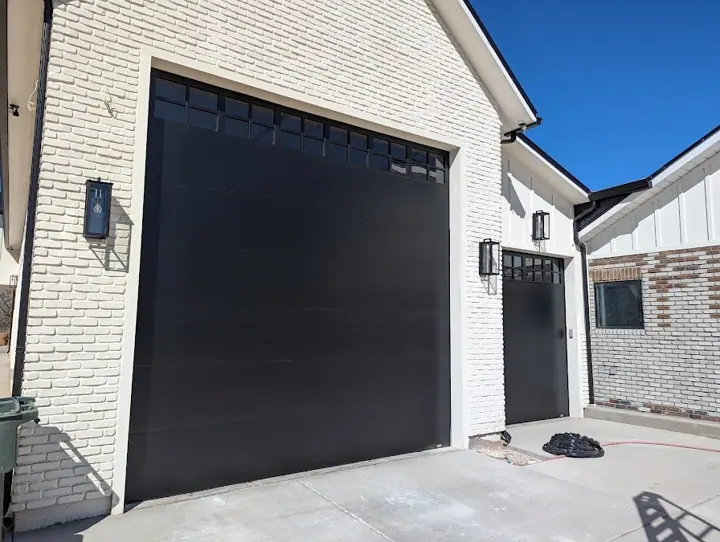 Moenave Garage Doors, garage door company in Washington