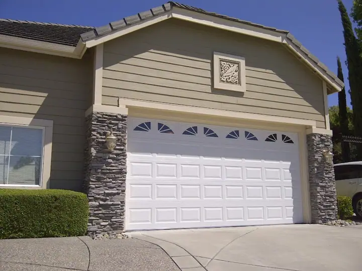Golden Cal Garage Door Repair Service, garage door company in Winchester