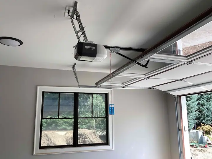 Deluxe Garage Door Repair Santa Monica, garage door company in Santa Monica