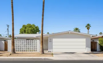 Mid century home in the Door Studio